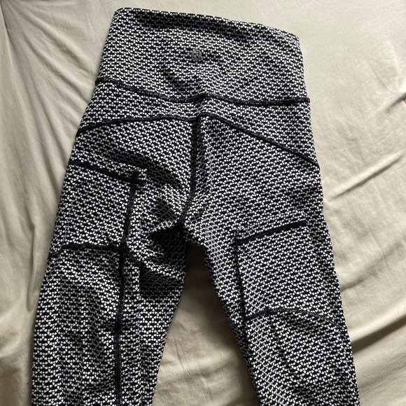 Lululemon leggings size 2 - Picture 5 of 6